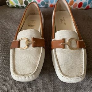 Anne Klein White Pebble Loafer w/Buckle, Size 10